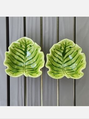 Monterey Collection Leaf-Shaped Ceramic Bowls Green Small Set Of 2